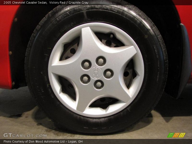Victory Red / Graphite Gray 2005 Chevrolet Cavalier Sedan