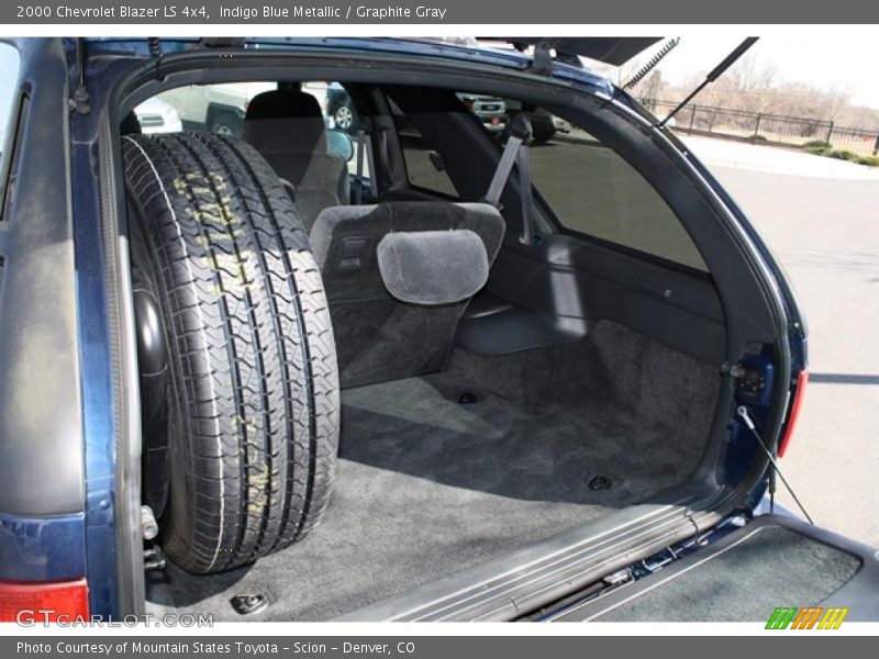  2000 Blazer LS 4x4 Trunk