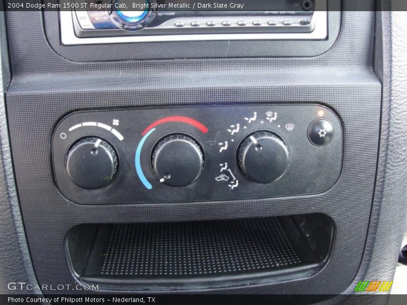 Bright Silver Metallic / Dark Slate Gray 2004 Dodge Ram 1500 ST Regular Cab