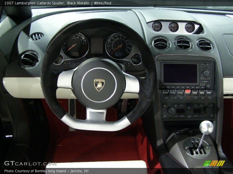 Dashboard of 2007 Gallardo Spyder