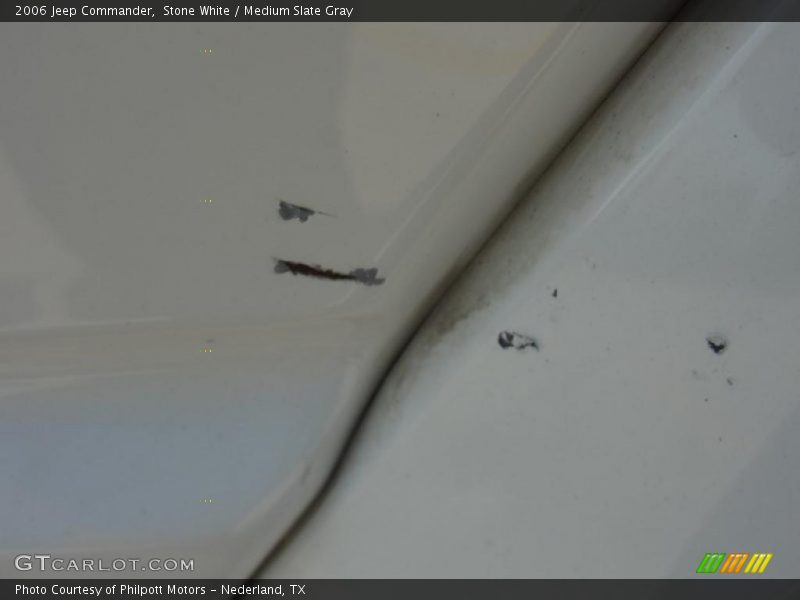 Stone White / Medium Slate Gray 2006 Jeep Commander