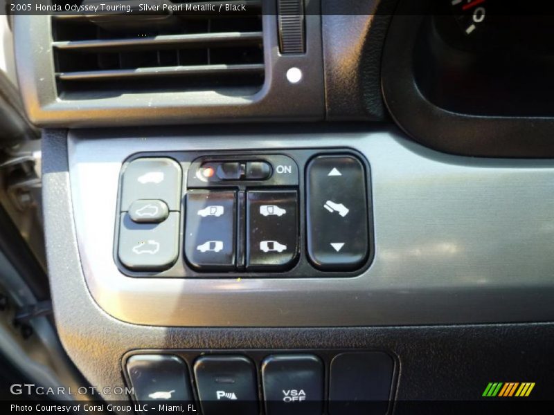 Silver Pearl Metallic / Black 2005 Honda Odyssey Touring