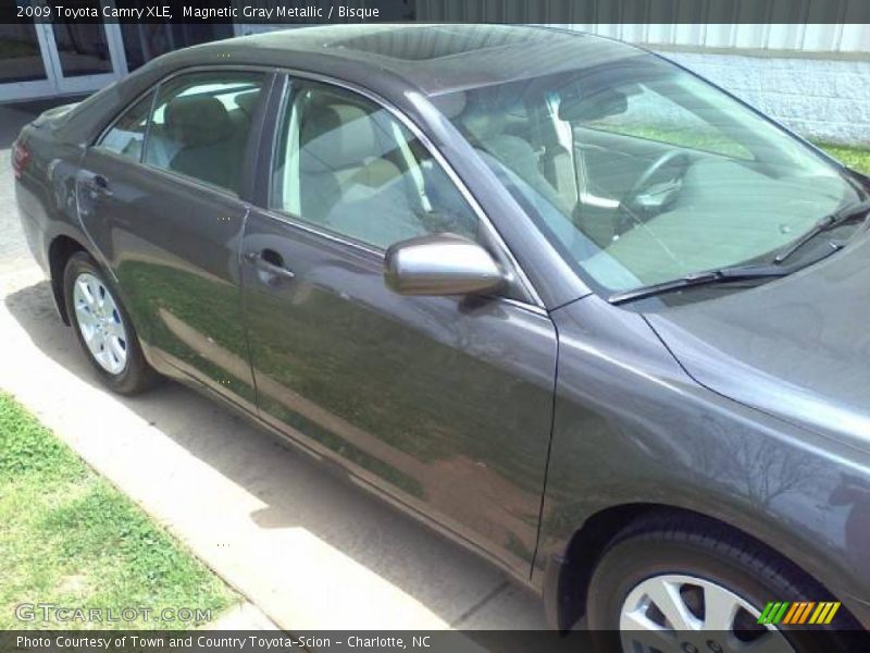 Magnetic Gray Metallic / Bisque 2009 Toyota Camry XLE