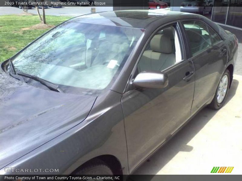 Magnetic Gray Metallic / Bisque 2009 Toyota Camry XLE
