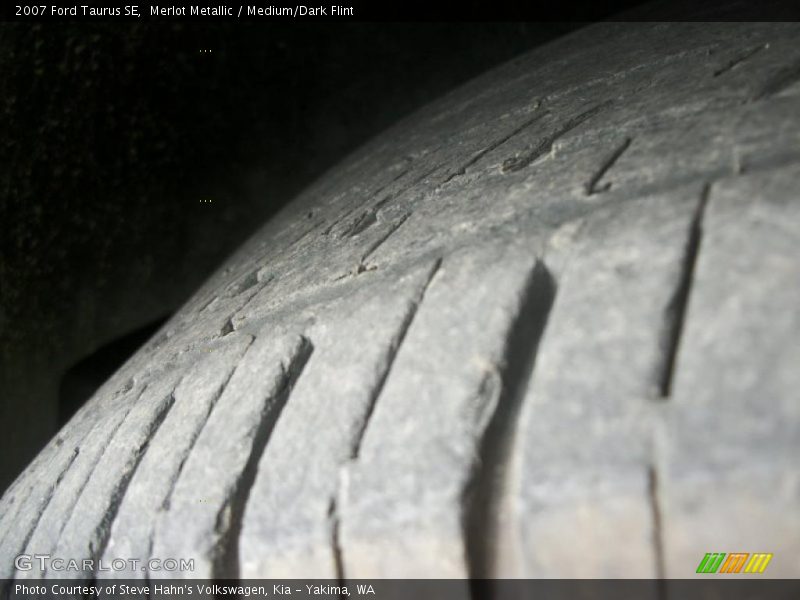 Merlot Metallic / Medium/Dark Flint 2007 Ford Taurus SE
