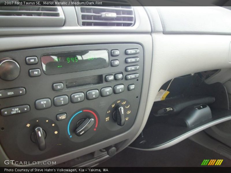 Merlot Metallic / Medium/Dark Flint 2007 Ford Taurus SE