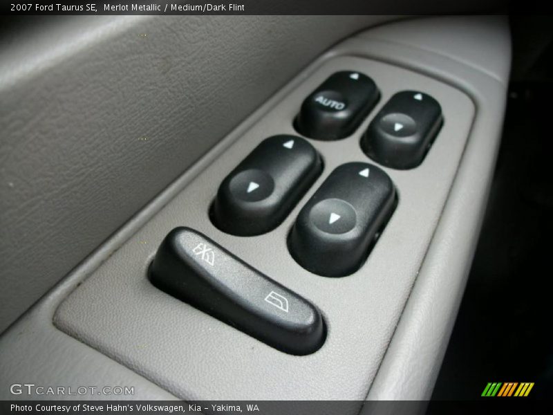 Merlot Metallic / Medium/Dark Flint 2007 Ford Taurus SE