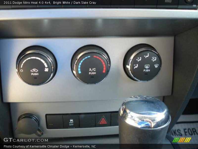 Controls of 2011 Nitro Heat 4.0 4x4