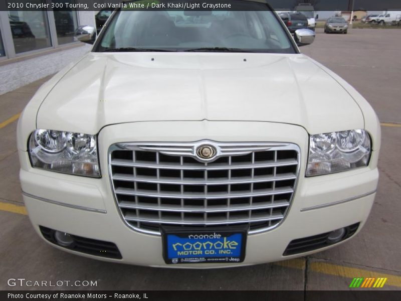 Cool Vanilla White / Dark Khaki/Light Graystone 2010 Chrysler 300 Touring
