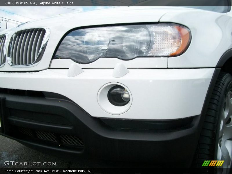 Alpine White / Beige 2002 BMW X5 4.4i