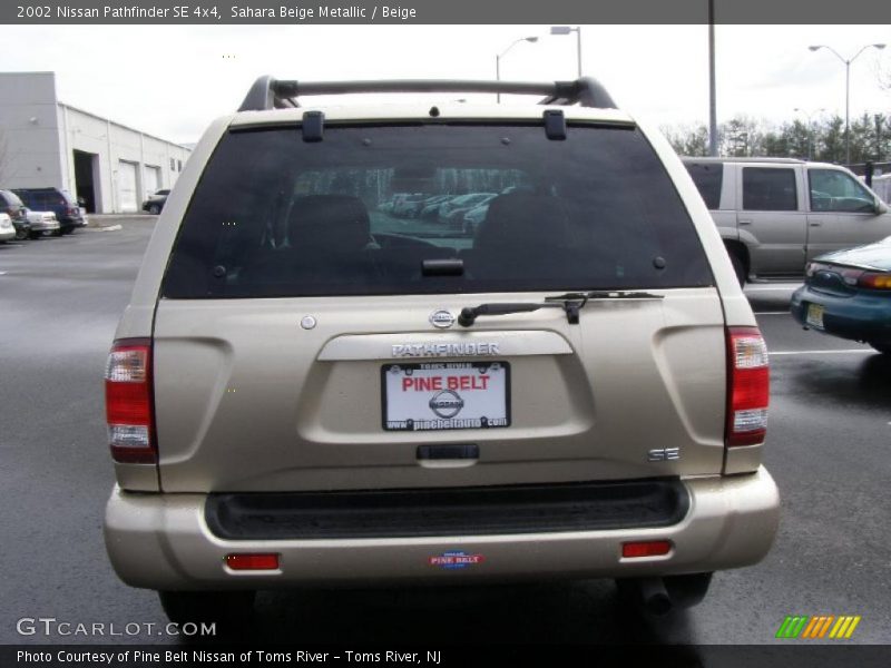 Sahara Beige Metallic / Beige 2002 Nissan Pathfinder SE 4x4