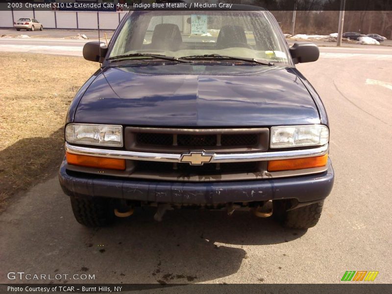 Indigo Blue Metallic / Medium Gray 2003 Chevrolet S10 LS Extended Cab 4x4