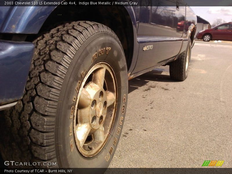 Indigo Blue Metallic / Medium Gray 2003 Chevrolet S10 LS Extended Cab 4x4
