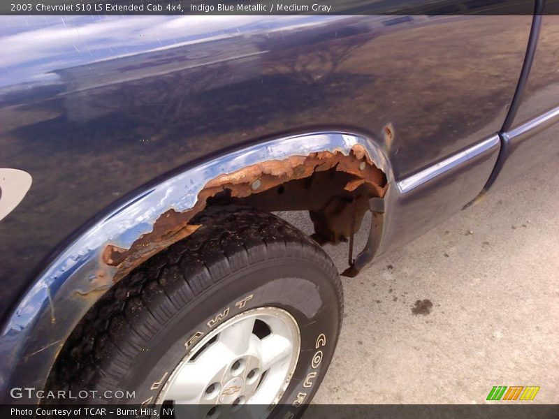 Indigo Blue Metallic / Medium Gray 2003 Chevrolet S10 LS Extended Cab 4x4