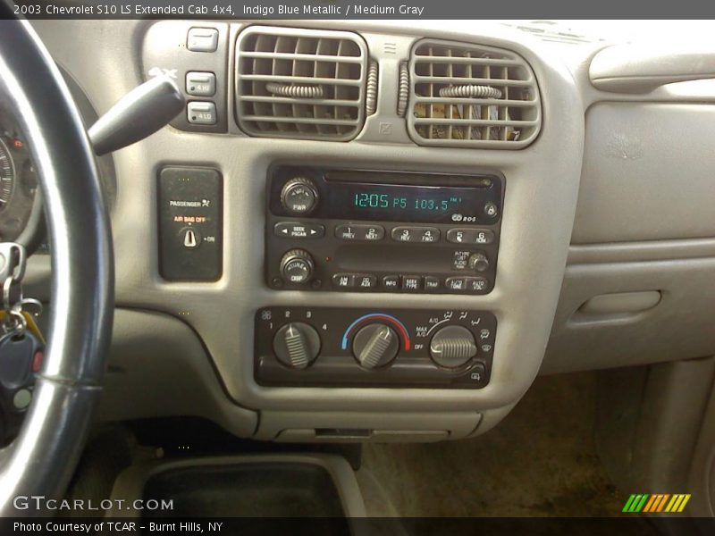 Indigo Blue Metallic / Medium Gray 2003 Chevrolet S10 LS Extended Cab 4x4