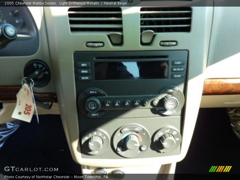 Light Driftwood Metallic / Neutral Beige 2005 Chevrolet Malibu Sedan