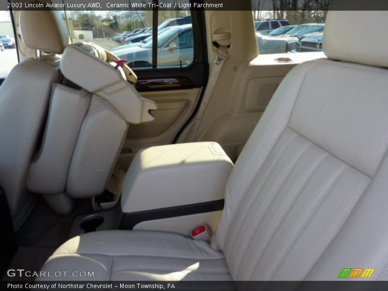 Ceramic White Tri-Coat / Light Parchment 2003 Lincoln Aviator Luxury AWD