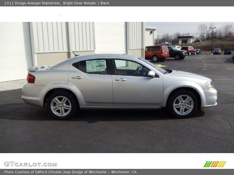 Bright Silver Metallic / Black 2011 Dodge Avenger Mainstreet