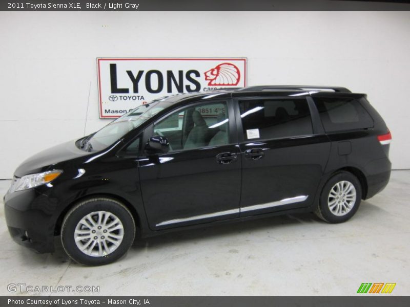 Black / Light Gray 2011 Toyota Sienna XLE