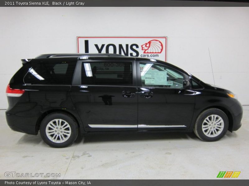 Black / Light Gray 2011 Toyota Sienna XLE