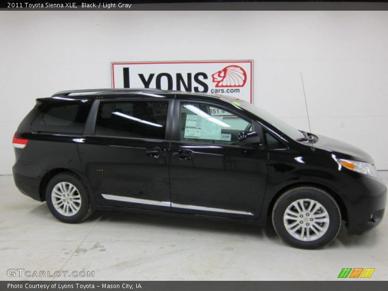 Black / Light Gray 2011 Toyota Sienna XLE