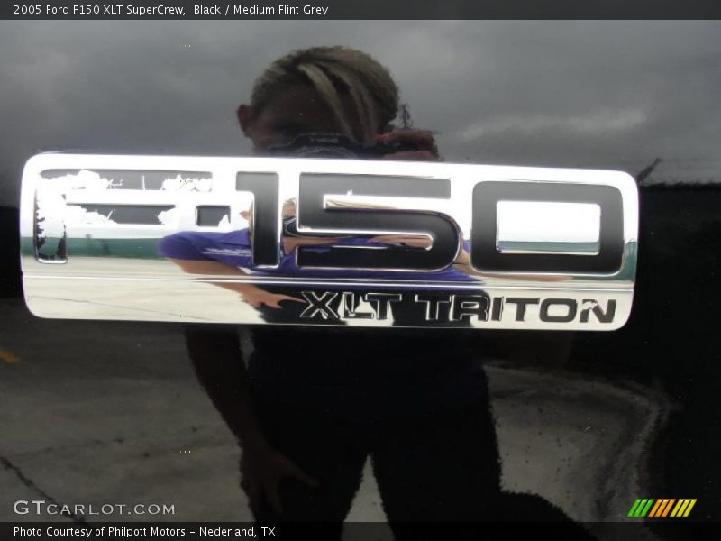 Black / Medium Flint Grey 2005 Ford F150 XLT SuperCrew