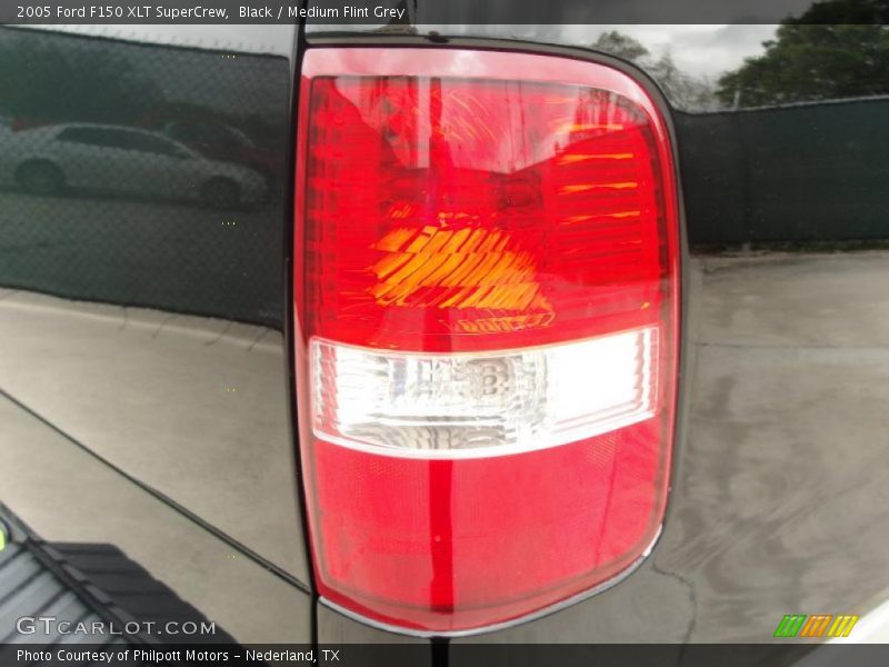 Black / Medium Flint Grey 2005 Ford F150 XLT SuperCrew