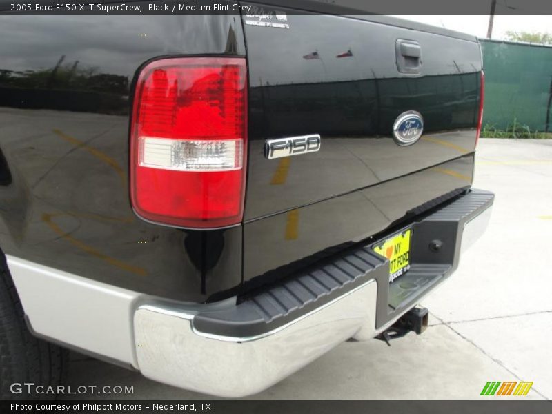 Black / Medium Flint Grey 2005 Ford F150 XLT SuperCrew