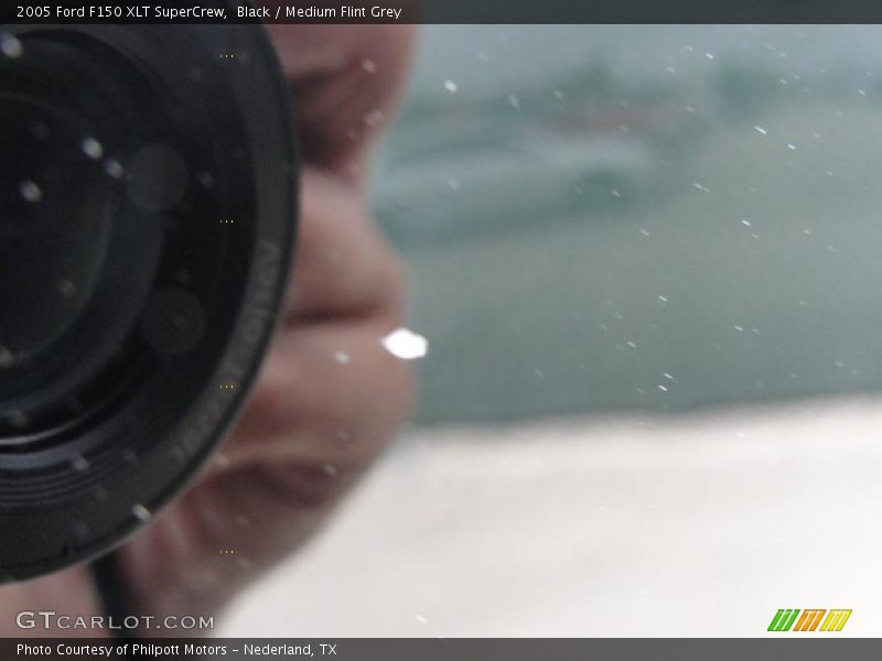Black / Medium Flint Grey 2005 Ford F150 XLT SuperCrew