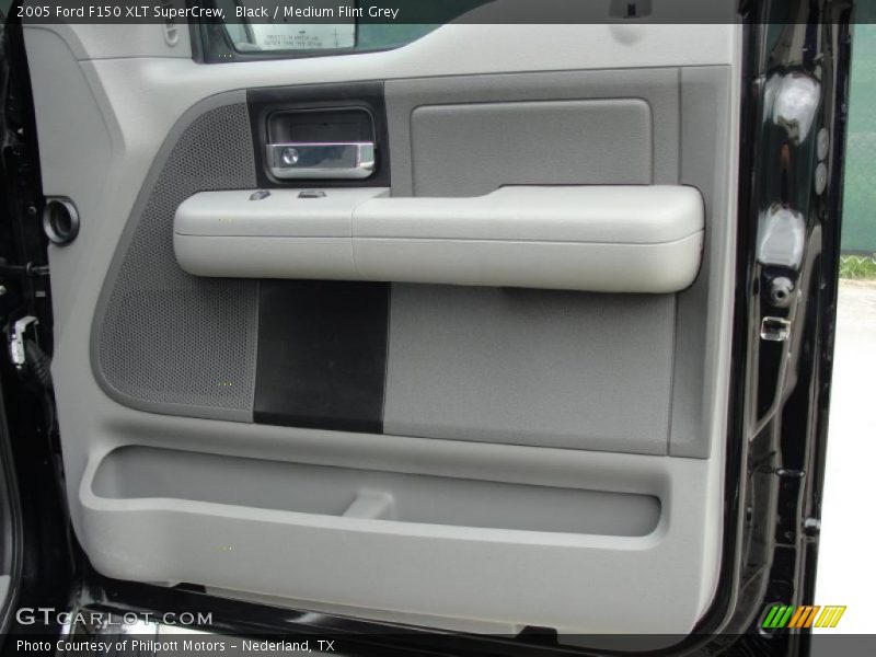 Black / Medium Flint Grey 2005 Ford F150 XLT SuperCrew