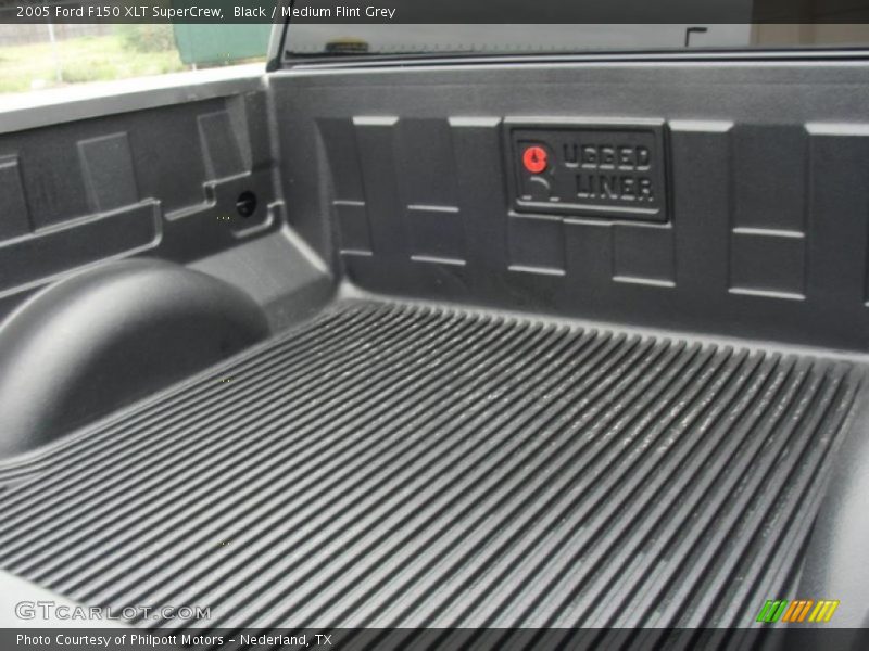 Black / Medium Flint Grey 2005 Ford F150 XLT SuperCrew