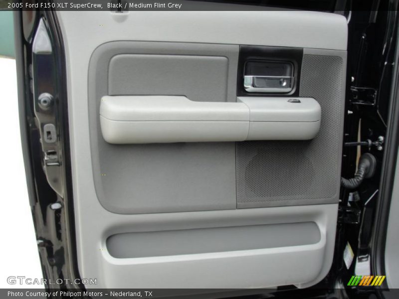 Black / Medium Flint Grey 2005 Ford F150 XLT SuperCrew