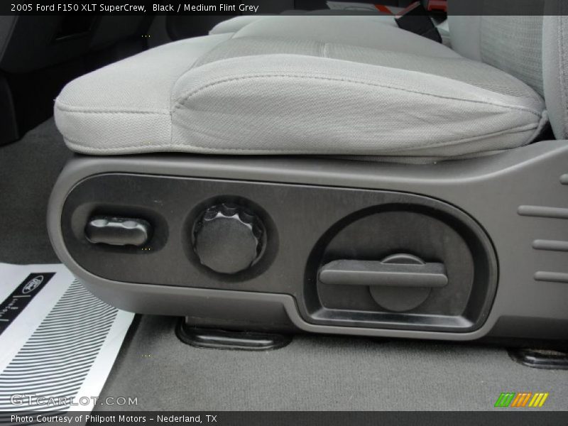 Black / Medium Flint Grey 2005 Ford F150 XLT SuperCrew