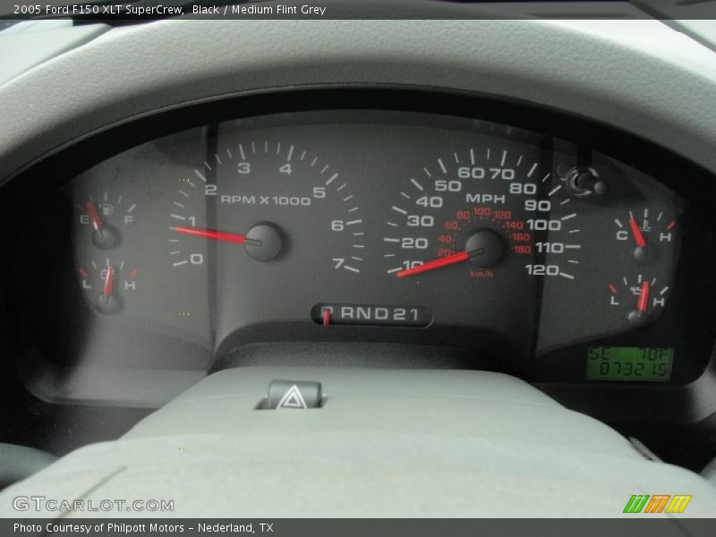 Black / Medium Flint Grey 2005 Ford F150 XLT SuperCrew