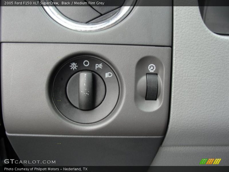 Black / Medium Flint Grey 2005 Ford F150 XLT SuperCrew