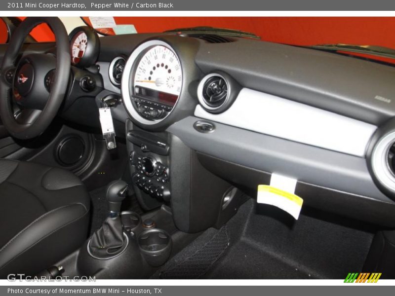 Pepper White / Carbon Black 2011 Mini Cooper Hardtop