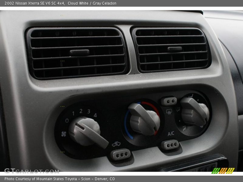 Cloud White / Gray Celadon 2002 Nissan Xterra SE V6 SC 4x4
