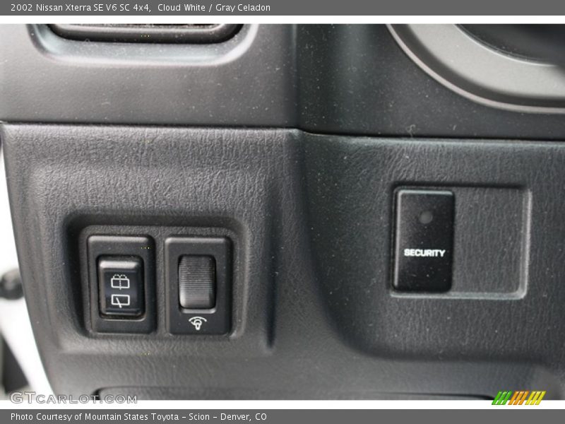 Cloud White / Gray Celadon 2002 Nissan Xterra SE V6 SC 4x4