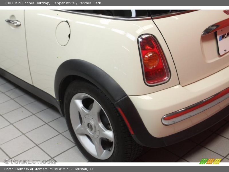 Pepper White / Panther Black 2003 Mini Cooper Hardtop