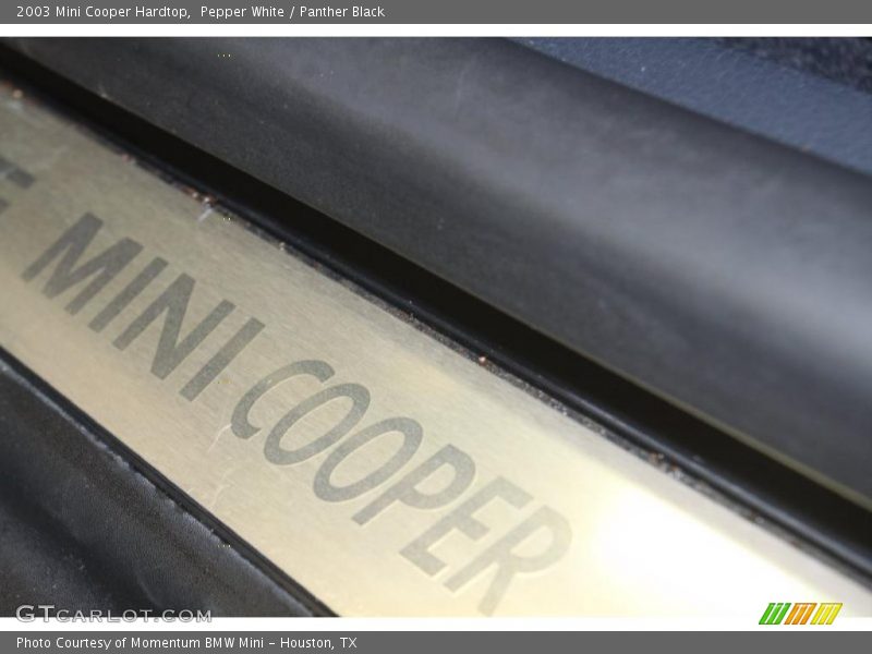 Pepper White / Panther Black 2003 Mini Cooper Hardtop