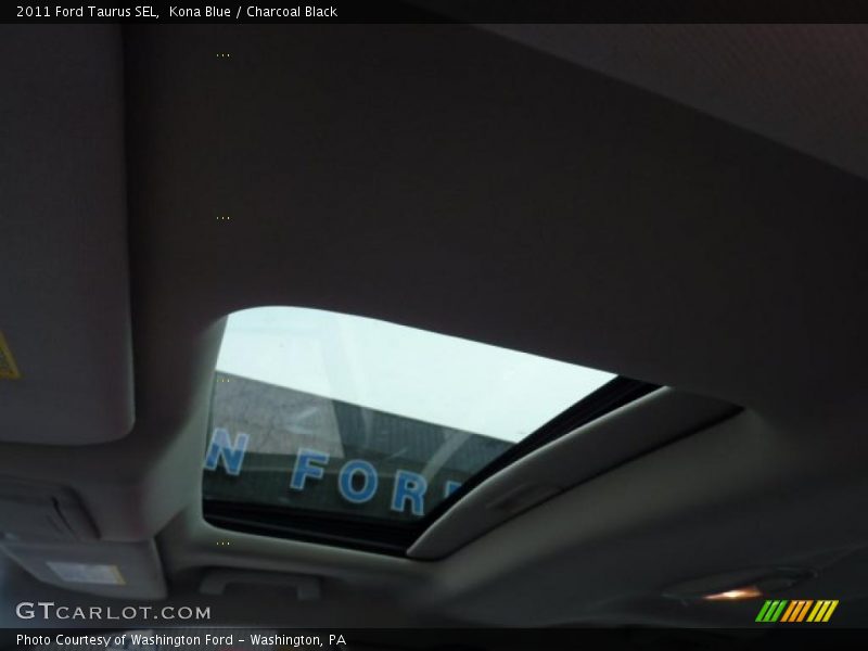 Sunroof of 2011 Taurus SEL