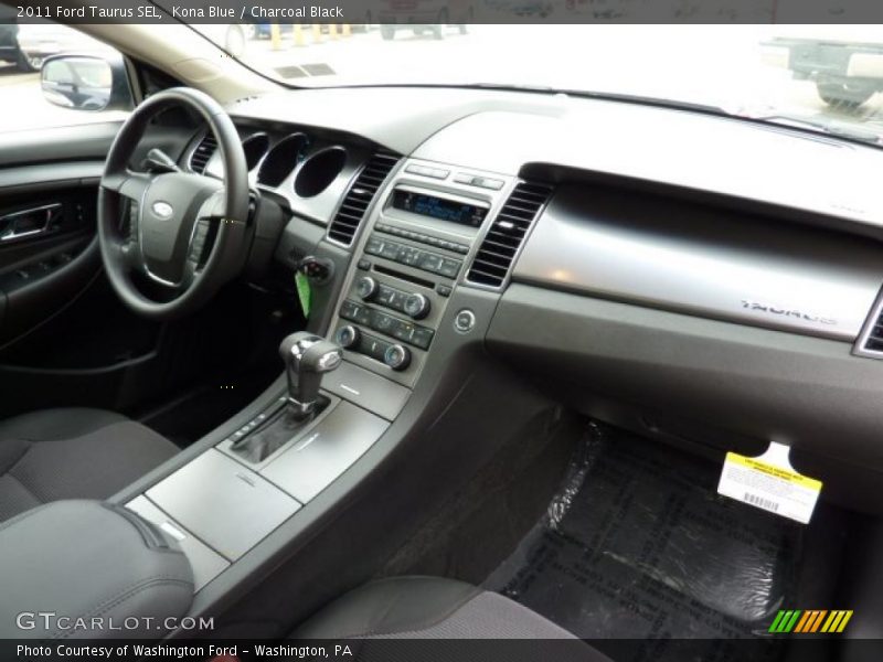 Dashboard of 2011 Taurus SEL
