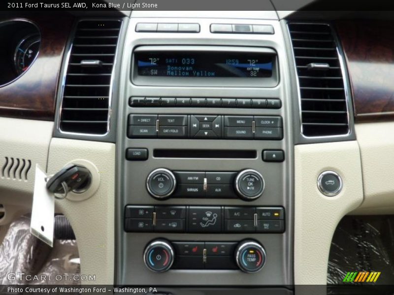 Controls of 2011 Taurus SEL AWD