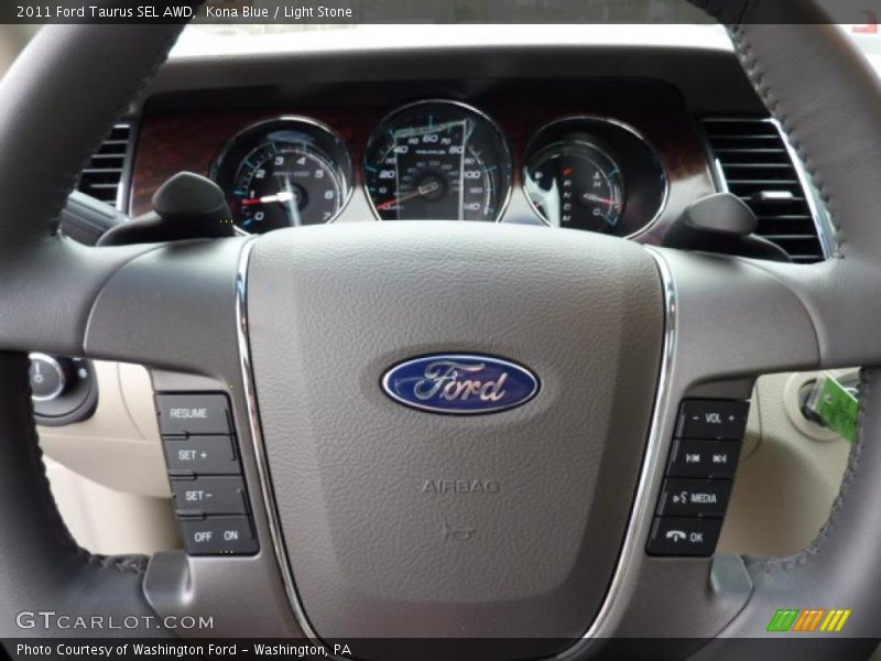 Controls of 2011 Taurus SEL AWD