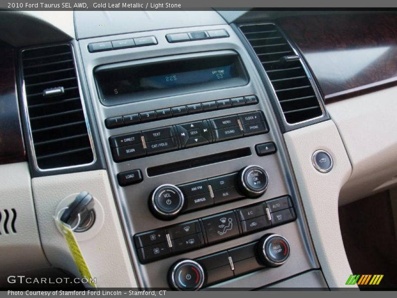 Controls of 2010 Taurus SEL AWD