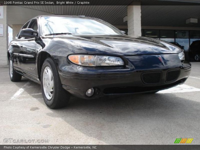 Bright White / Graphite 1998 Pontiac Grand Prix SE Sedan