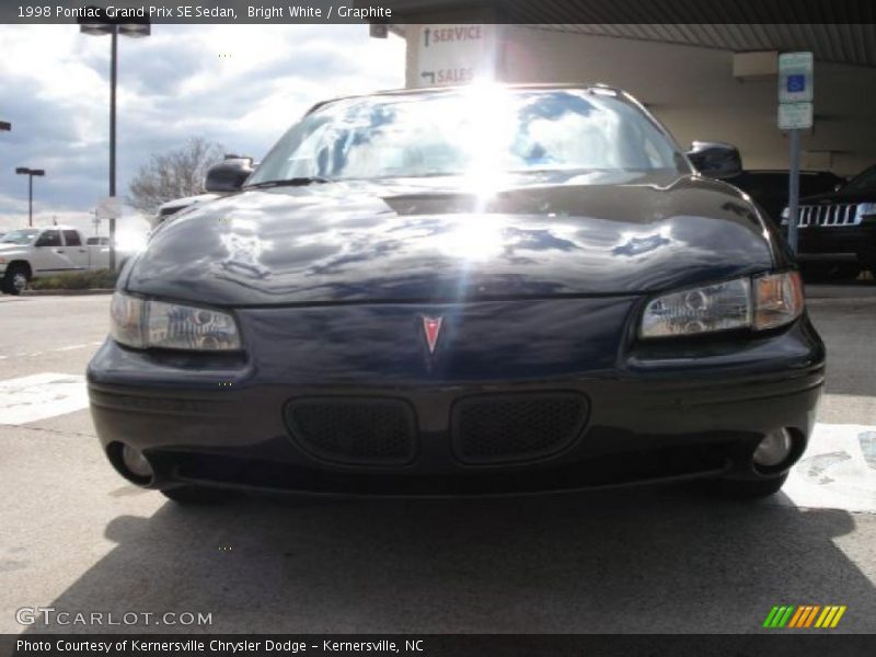 Bright White / Graphite 1998 Pontiac Grand Prix SE Sedan