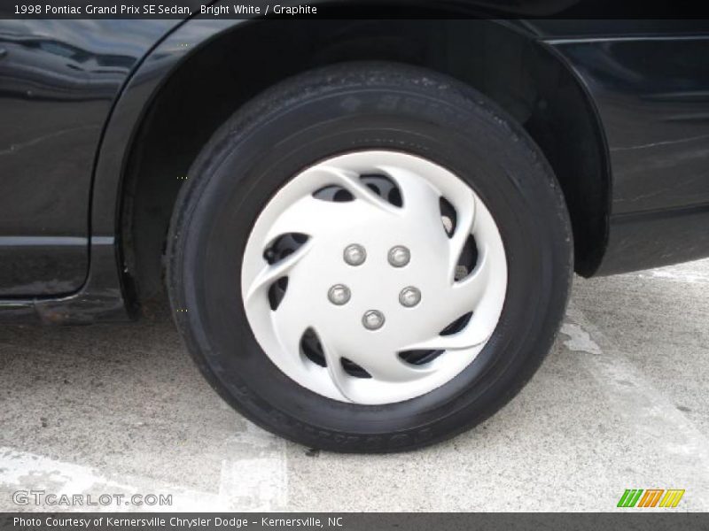 Bright White / Graphite 1998 Pontiac Grand Prix SE Sedan