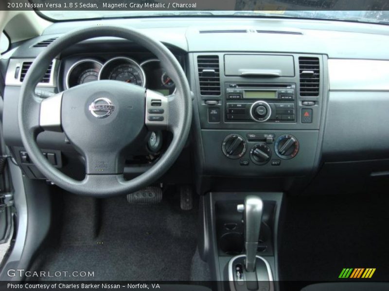 Dashboard of 2010 Versa 1.8 S Sedan