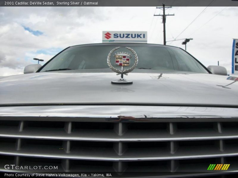 Sterling Silver / Oatmeal 2001 Cadillac DeVille Sedan